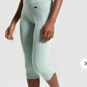 Poise Cropped Leggings in aqua